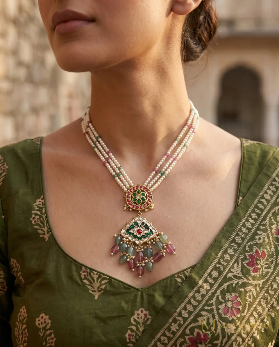 22kt Gold Polki Round Pendant Necklace — product photograph